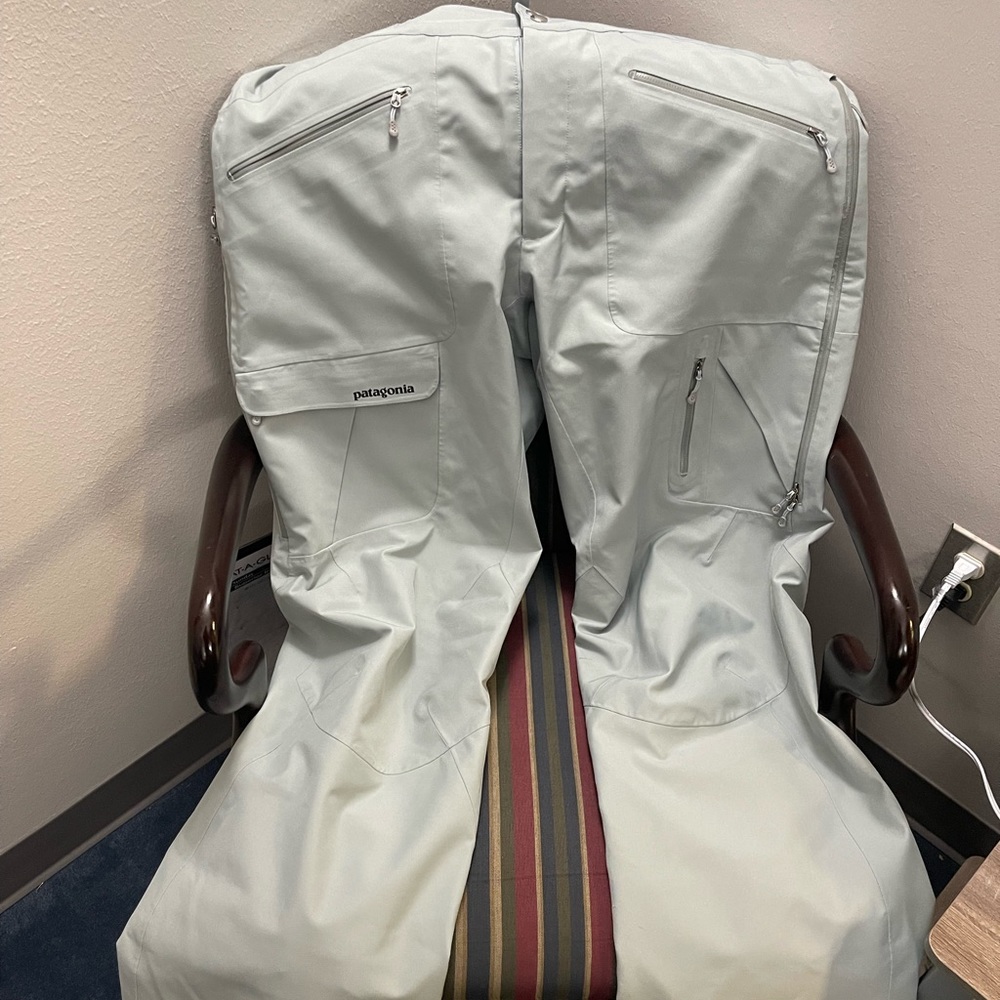 Men’s Patagonia ski pants.